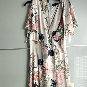 Floral Luxology dress size 8 in EUC.